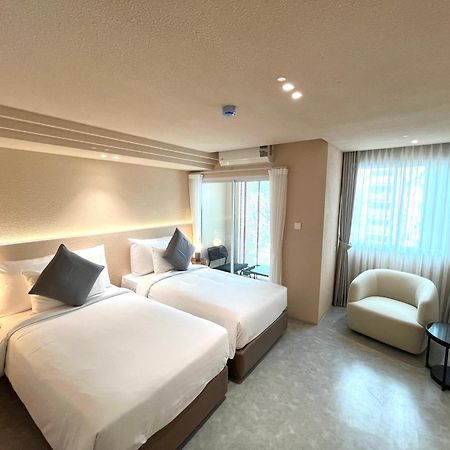 Mai Hotel Чиангмай Экстерьер фото
