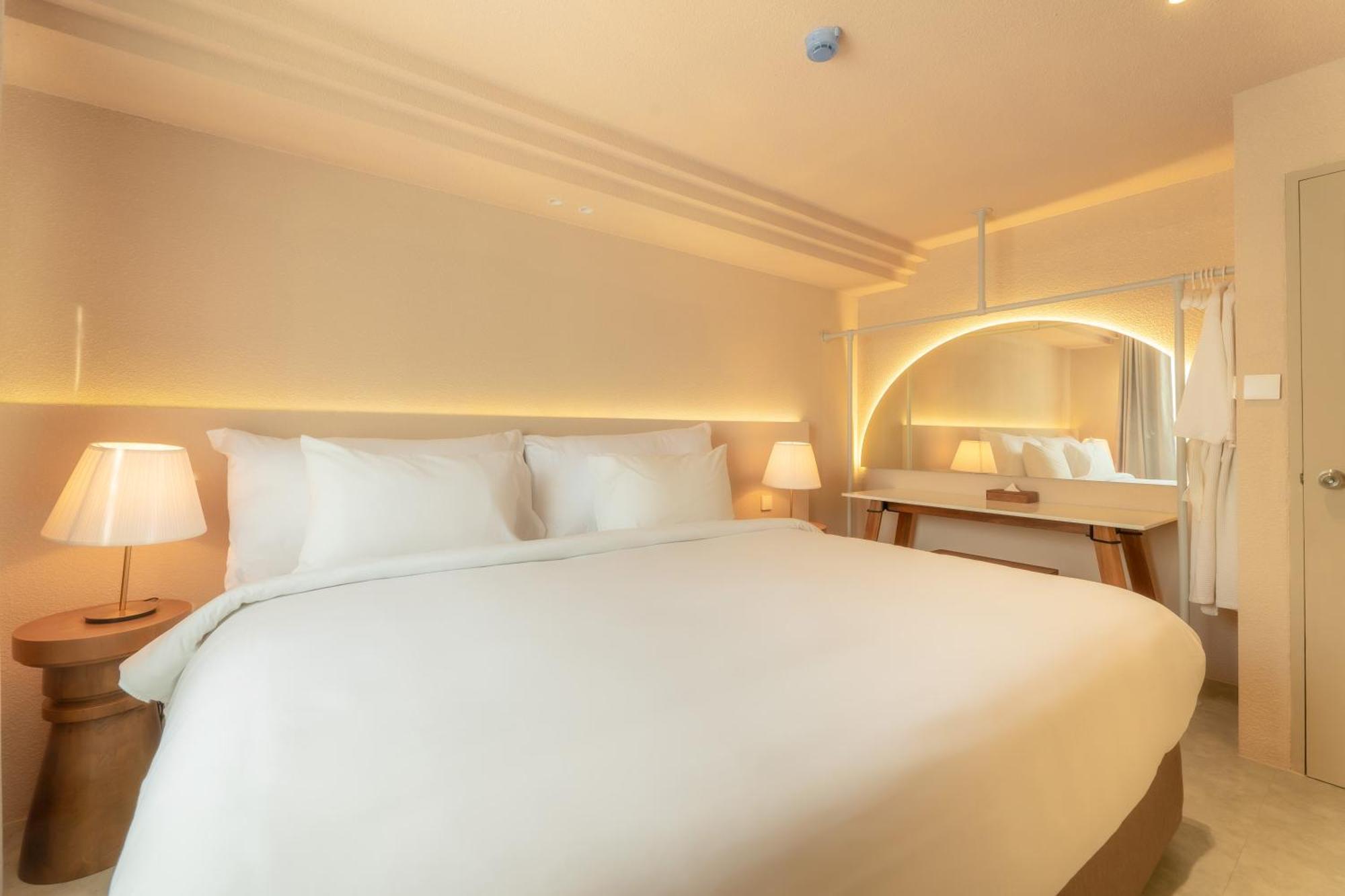Mai Hotel Чиангмай Экстерьер фото