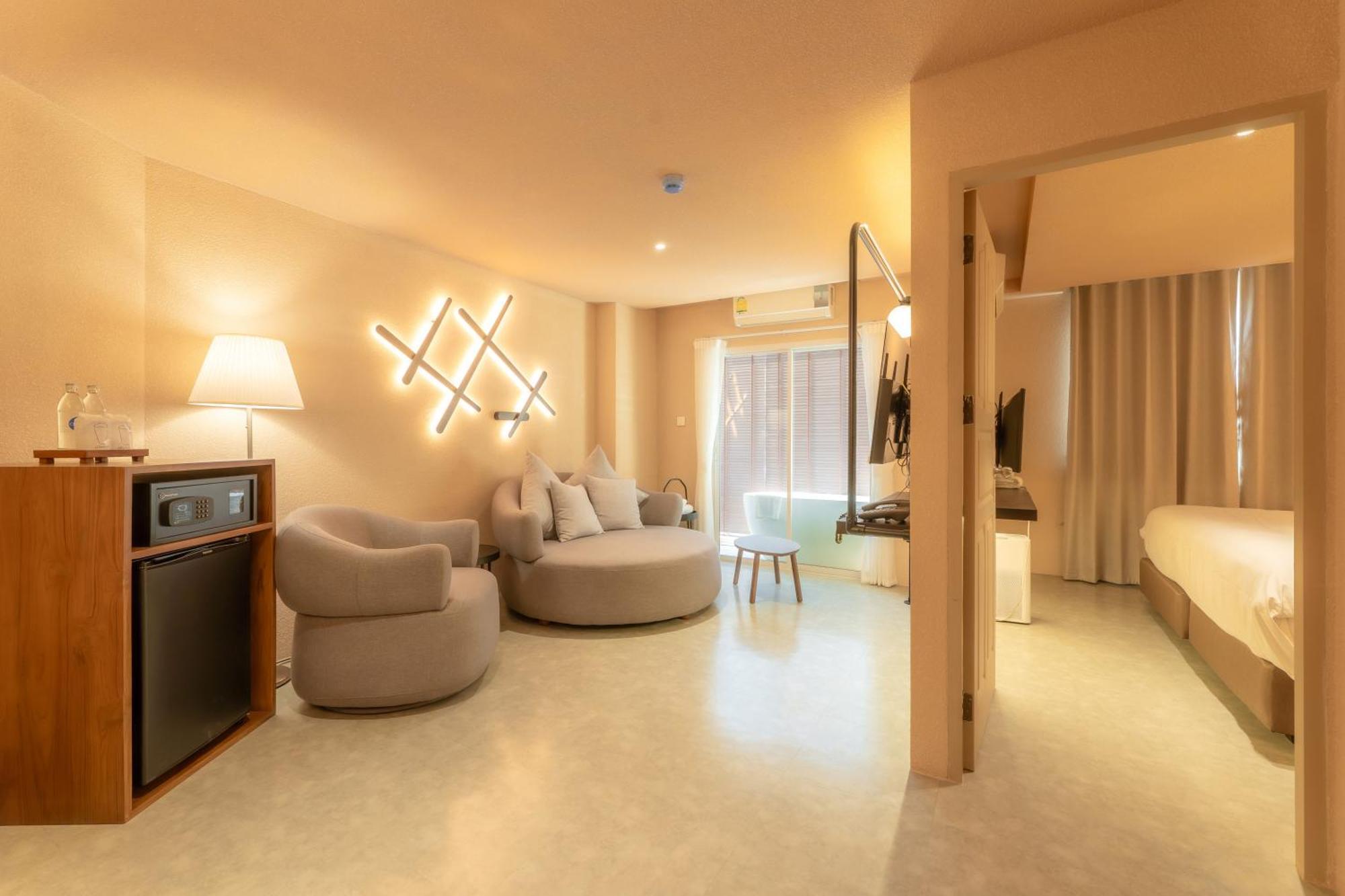 Mai Hotel Чиангмай Экстерьер фото