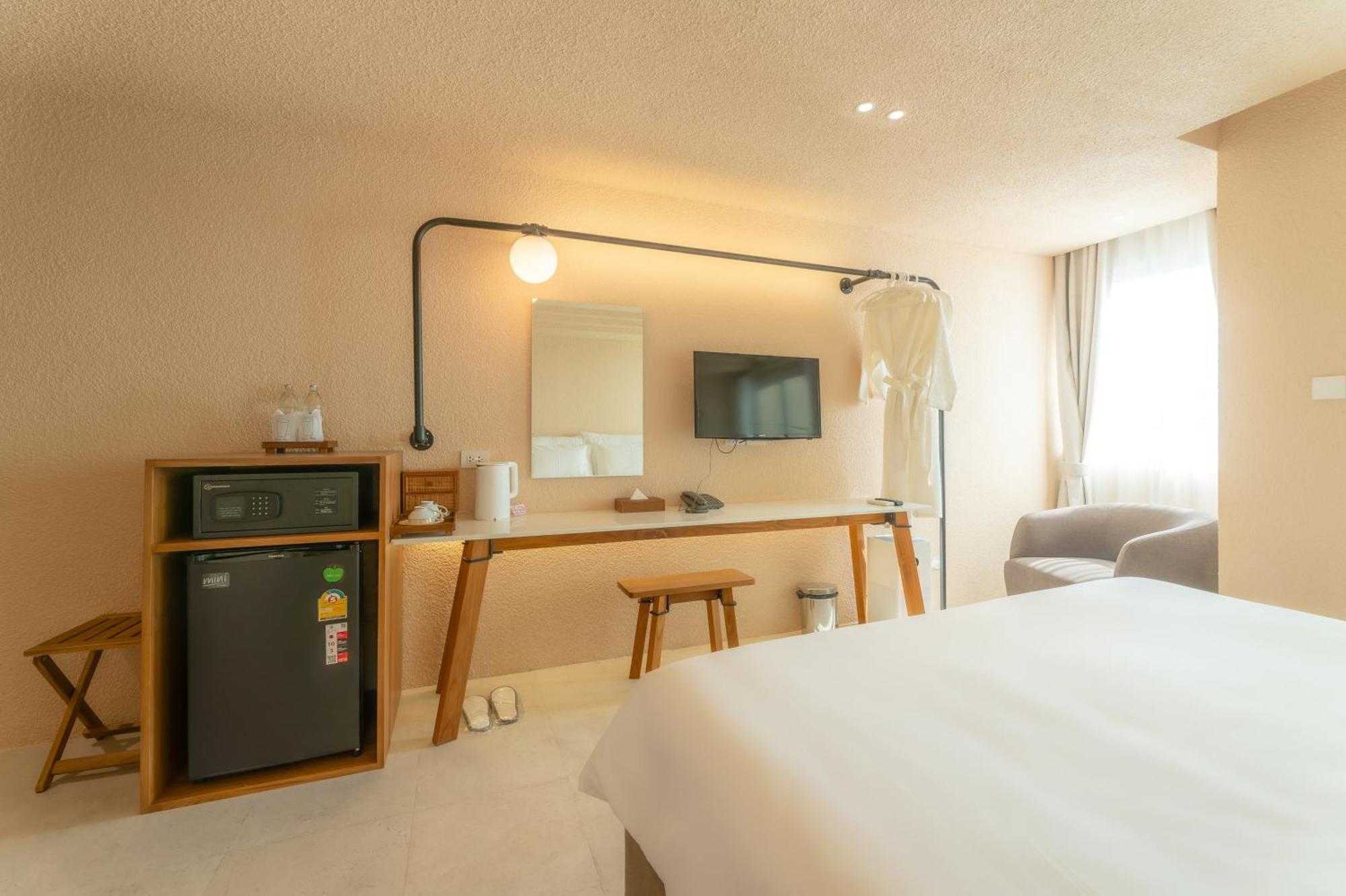 Mai Hotel Чиангмай Экстерьер фото