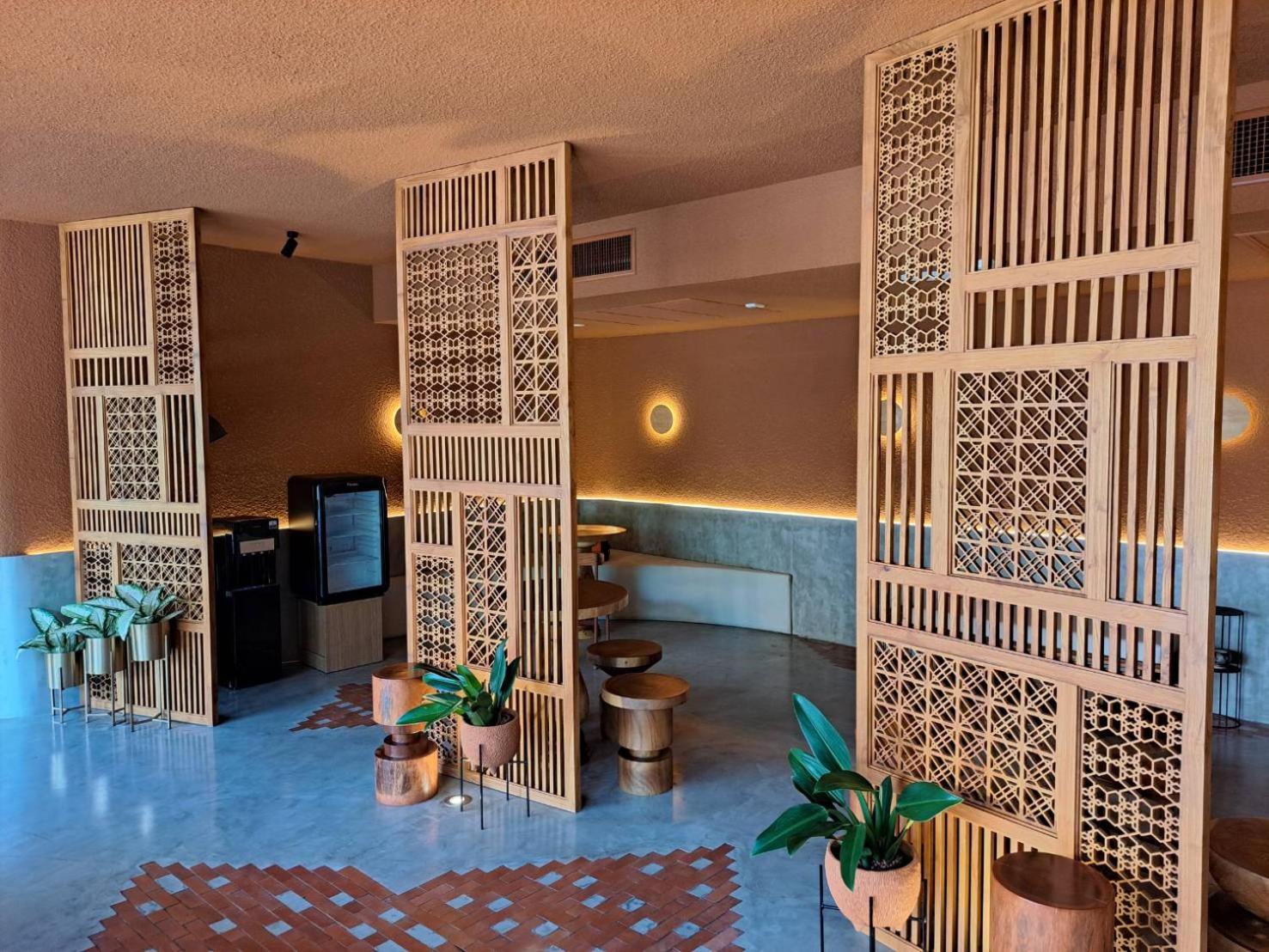 Mai Hotel Чиангмай Экстерьер фото
