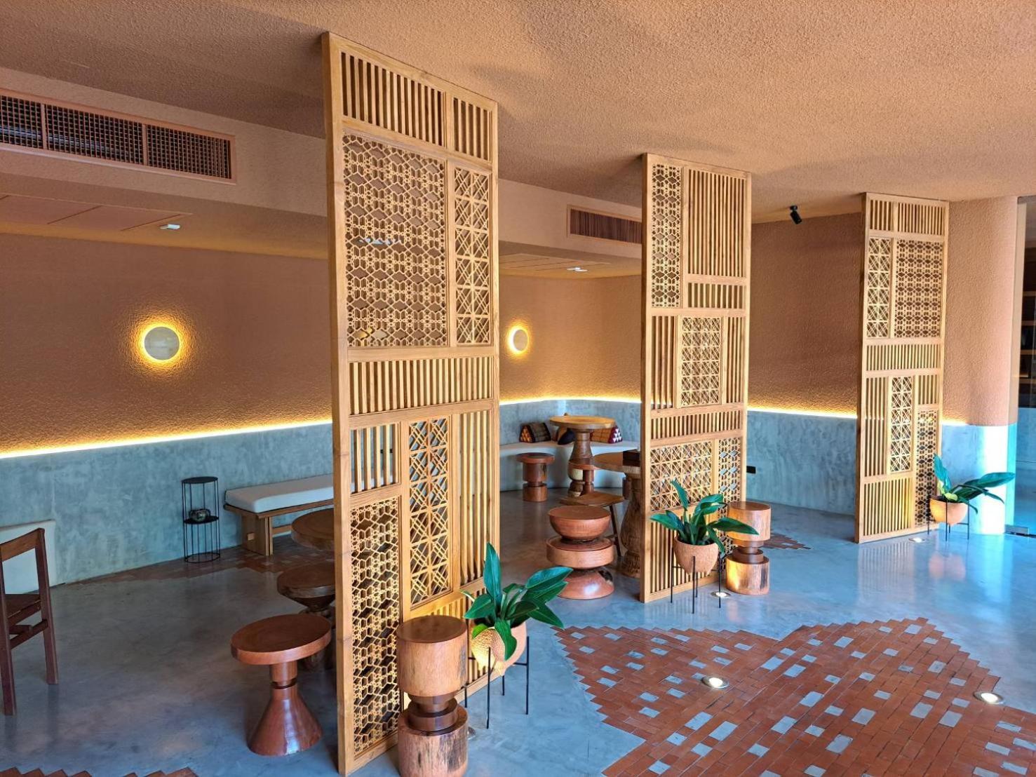 Mai Hotel Чиангмай Экстерьер фото