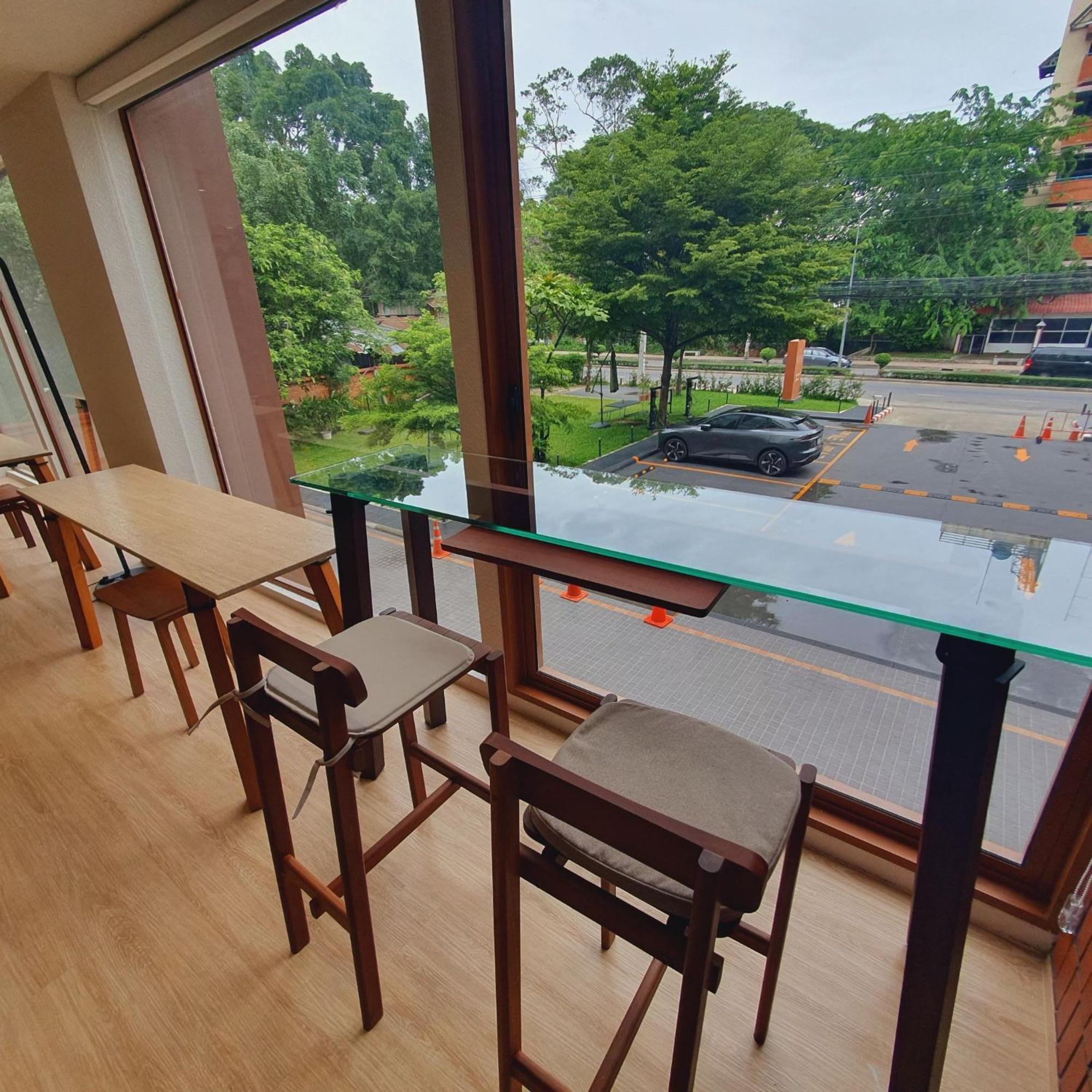 Mai Hotel Чиангмай Экстерьер фото