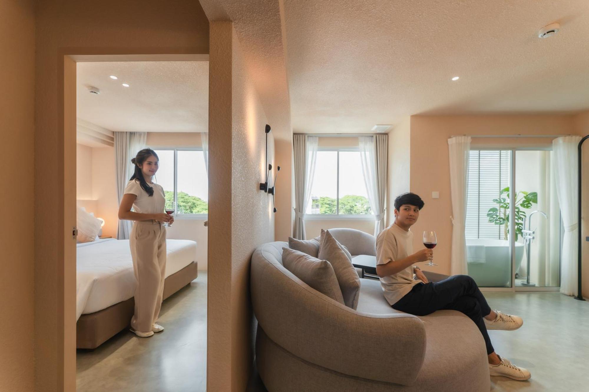 Mai Hotel Чиангмай Экстерьер фото