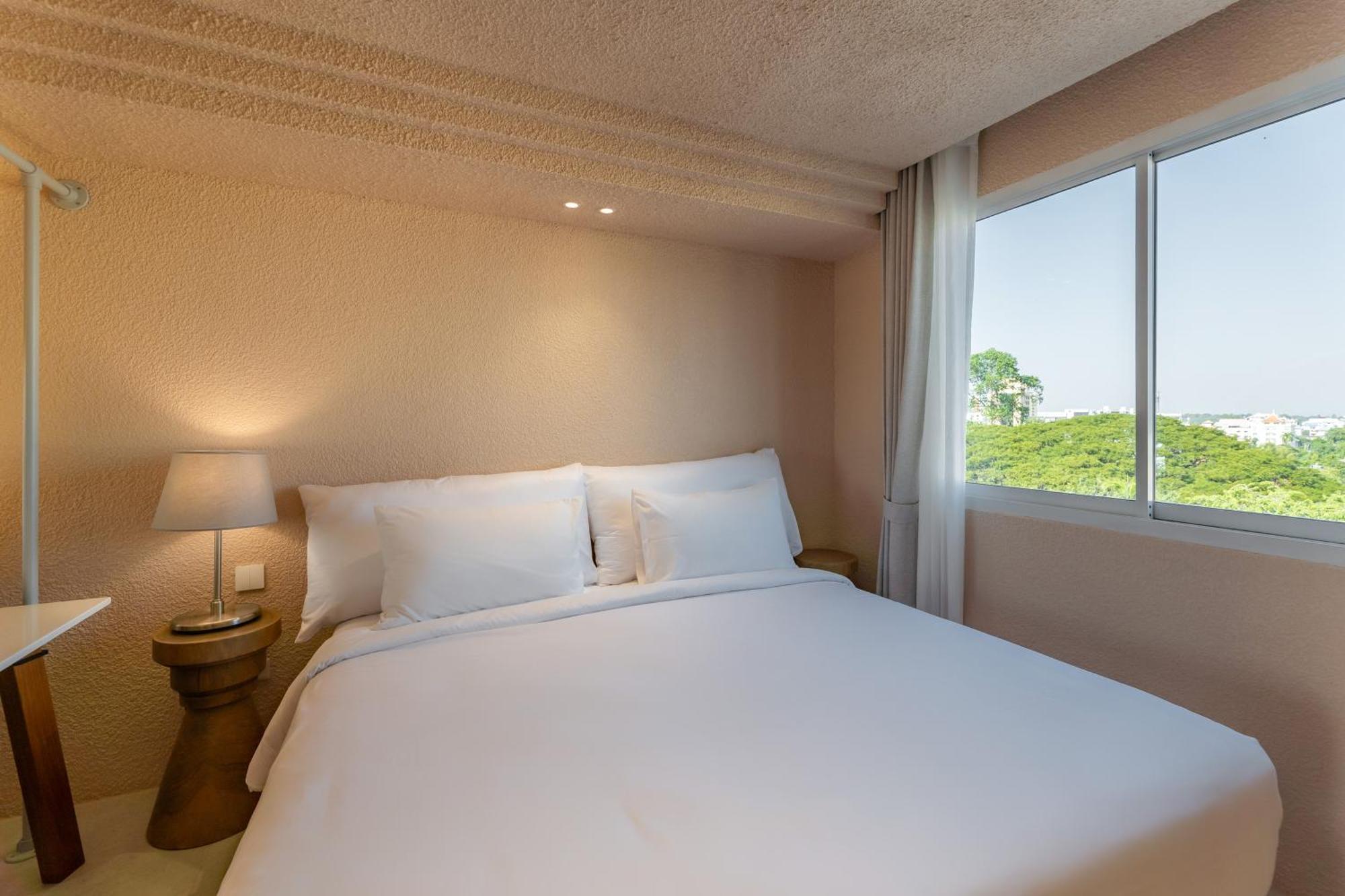 Mai Hotel Чиангмай Экстерьер фото